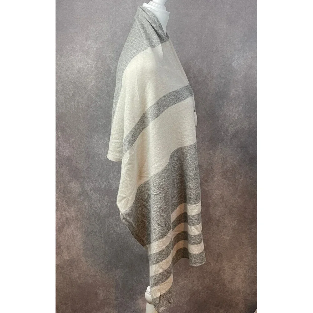 27 Miles Scarf Shawl Women One‎ Size Wrap Poncho Button Gray Cream 100% Cashmere